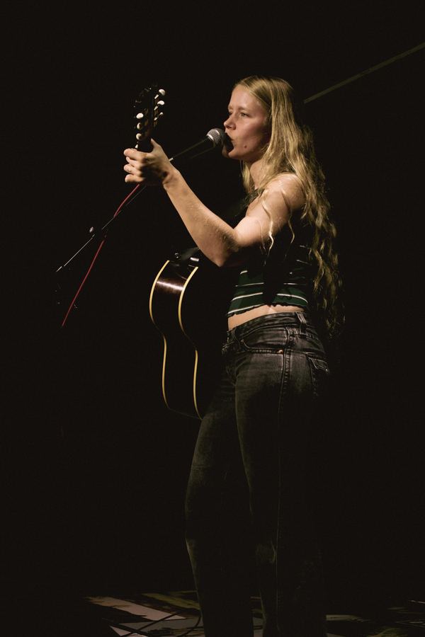 Alice Phoebe Lou live still 1